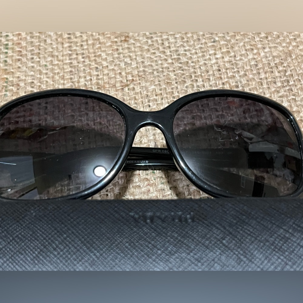 Prada sunglasses - Picture 7 of 9